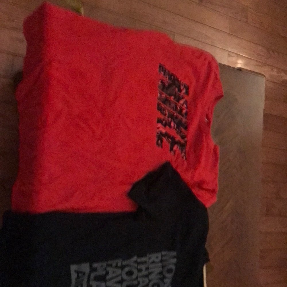 NIKE 2 Mens large NIKE T-shirts.